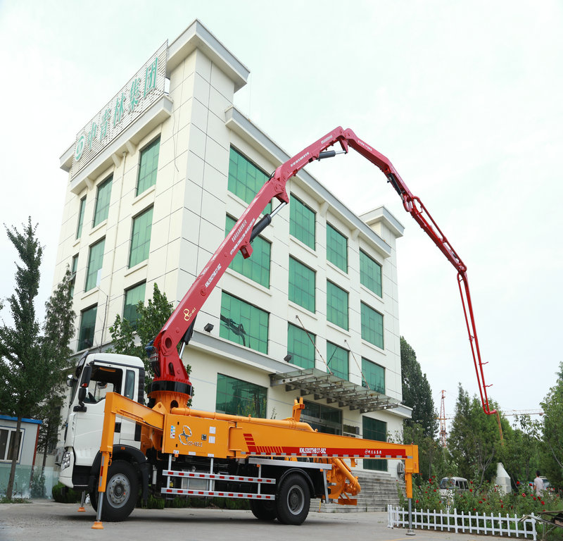 小型混凝土泵車，天泵，小型泵車，混凝土泵車